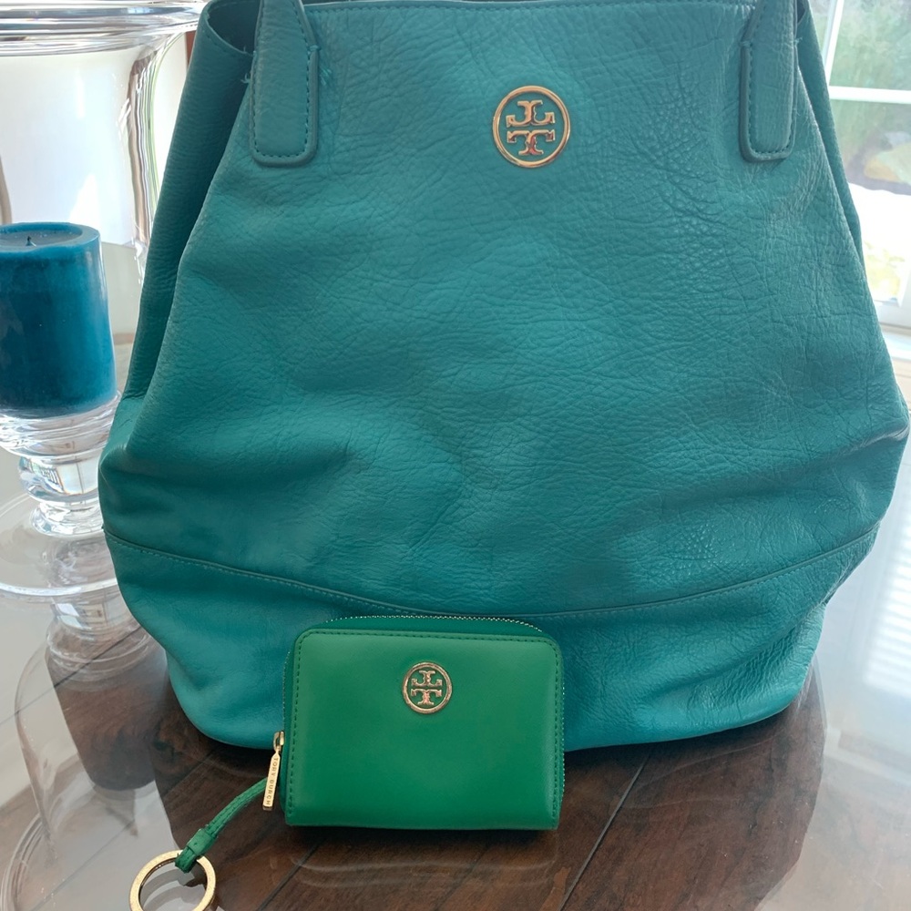 Tory Burch Aqua Blue leather purse WITH BONUS WALLET purse lined in green vinyl